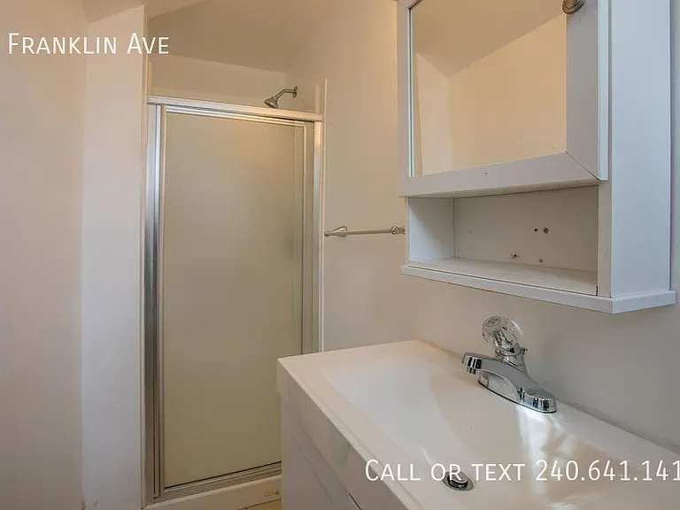 8 Franklin Ave — Photo 26