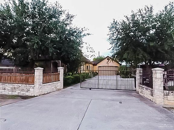 2nd image of 4701 Russell Cir
