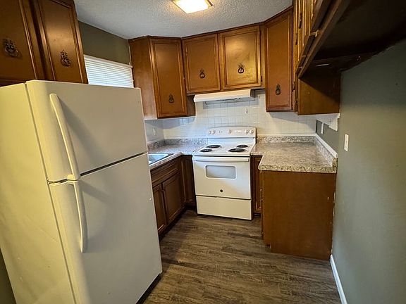 2nd image of 17-23.5 S Leonard St APT 19