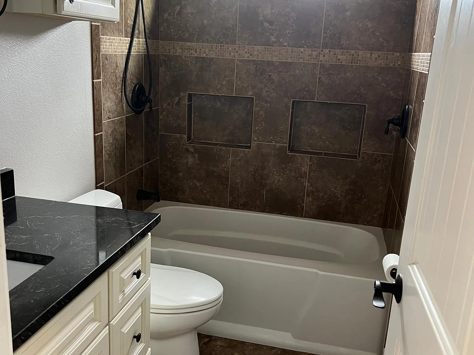 2 bed, 1000 sqft, $2,000 — Photo 4