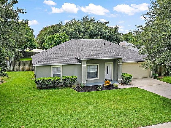 2nd image of 844 Park Valley Cir