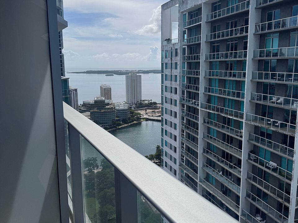 1st image of 600 Brickell Ave