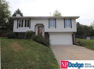 5201 Red Rock Cir, Omaha, NE 68157