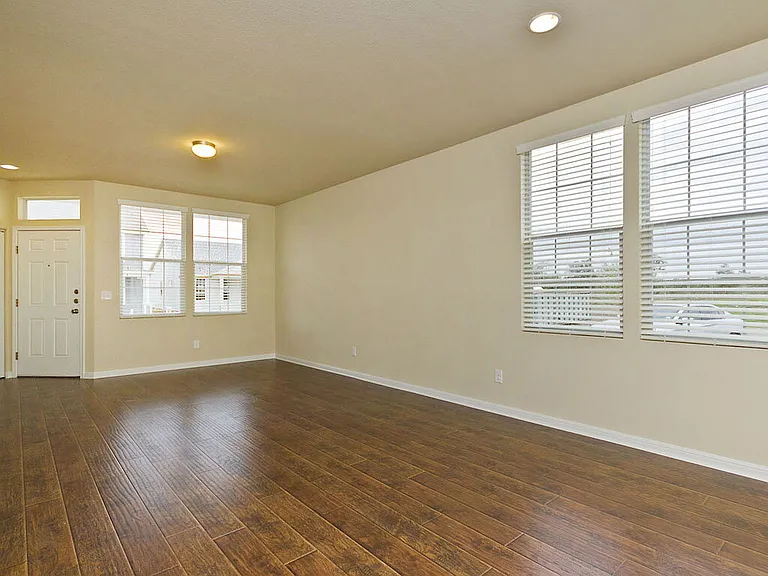 335 Rachel St — Photo 10