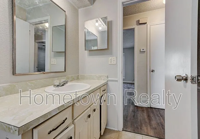 208 W Shadywood Dr — Photo 18