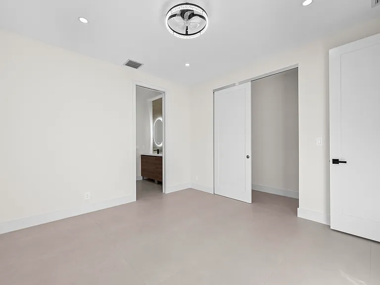 621 NW 42nd Ave — Photo 23