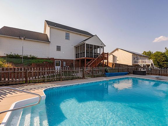 2nd image of 51 Bentridge Ct