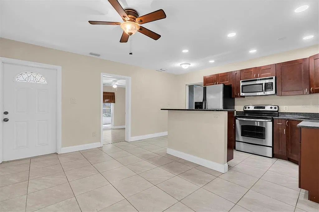 2 bed, 1.0 bath, 786 sqft, $2,250 — Photo 3