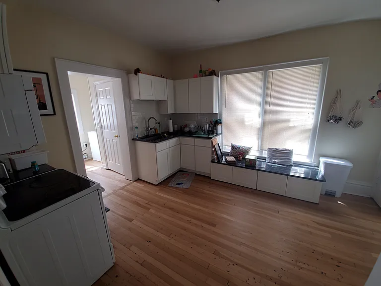 113 E Oakland Ave — Photo 6