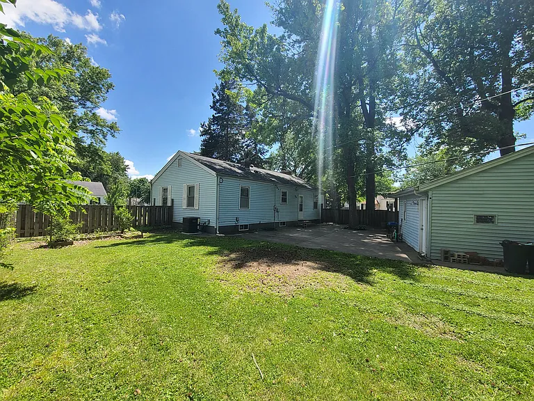 2101 Pickett St — Photo 12