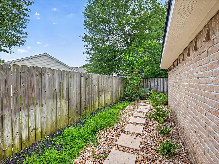 7111 Halfpenny Rd — Photo 37