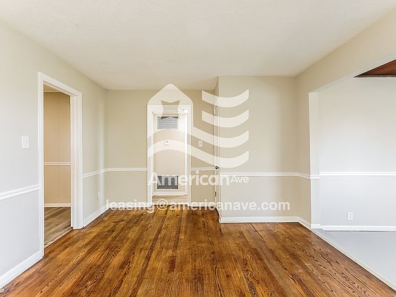 1385949_004_living_room_5.jpg