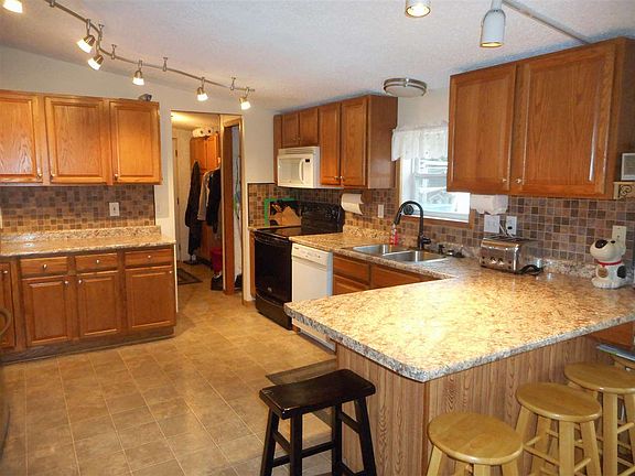 2nd image of 435 King Olavs Ln