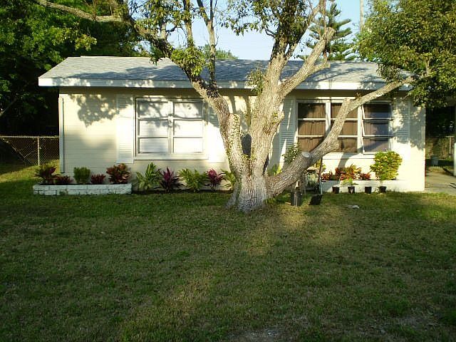 1st image of 950 Gardenia Dr