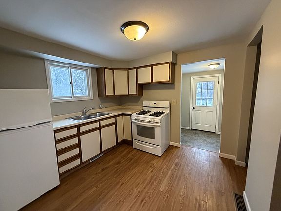 3rd image of 323 Selma St