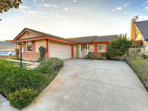 4th image of 153 Stanford Ln