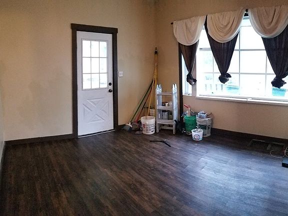 4th image of 526 S 6th St