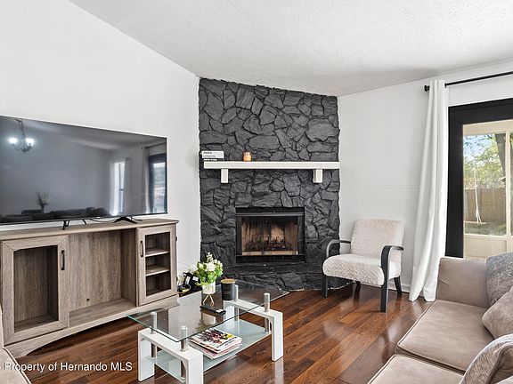 2nd image of 836 Village Dr
