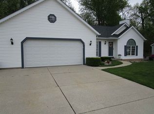 4366 Foxfire Dr, South Bend, IN 46628