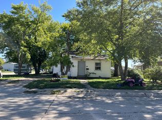 524 Maberly St, Holdrege, NE 68949