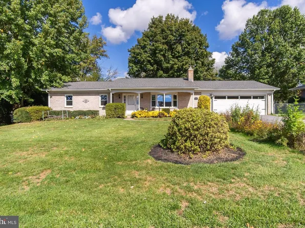 8 Brightwood Dr, Hagerstown, MD 21740