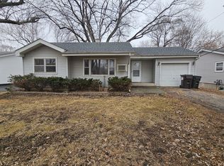 4804 Willow Ln, McHenry, IL 60050