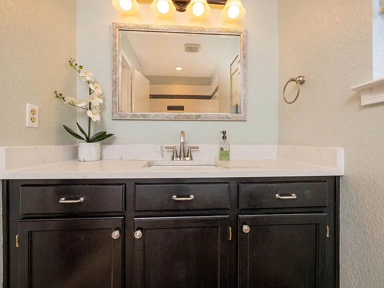 2403 Bayberry Ln — Photo 22