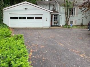 1027 Academy Dr, Youngstown, OH 44505