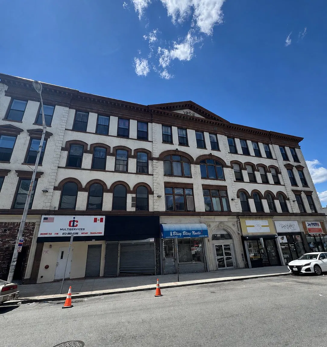 1 bed, $1,718 — Photo 1