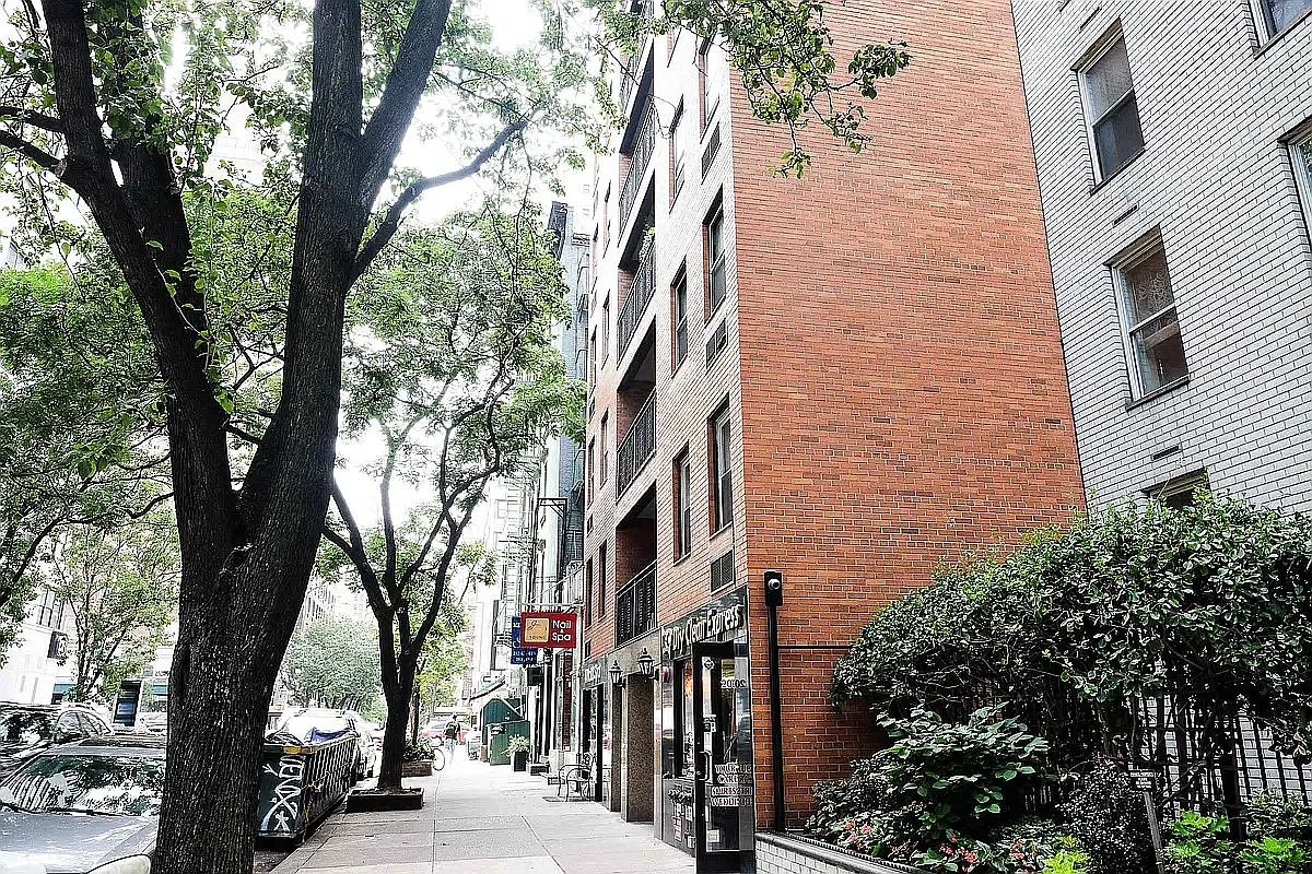 203 East 74th Street — Photo 2