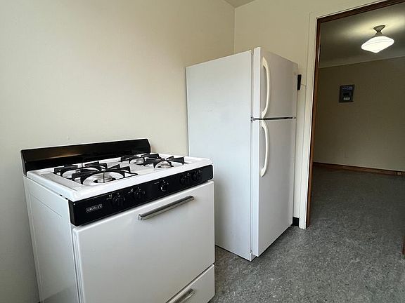 4th image of 622 Snelling Ave S #2
