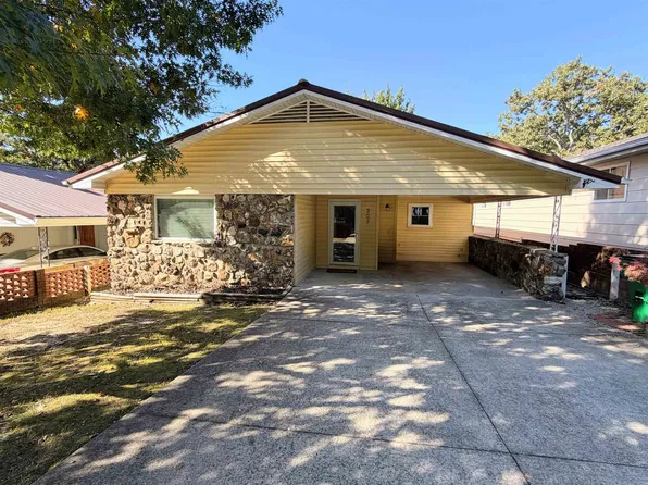 307 S Nightingale Dr, Horseshoe Bend, AR 72512