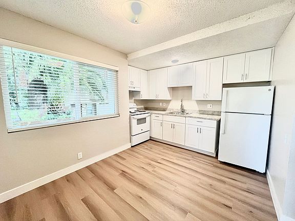 4th image of 2117 22nd St APT 1