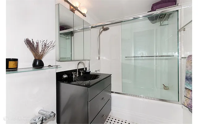 Sold by Douglas Elliman | media 22