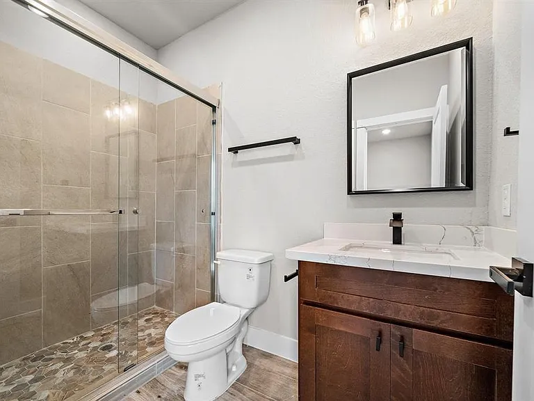 228 W 28th St — Photo 19