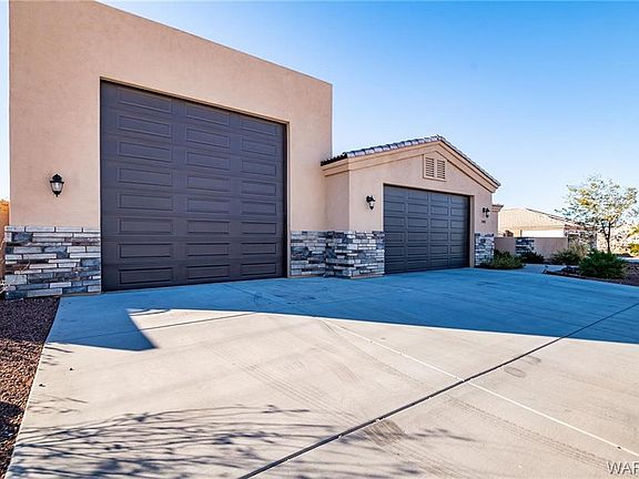 3rd image of 2882 Cresthill Dr