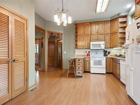 5th image of 1208 NW Delwood Dr