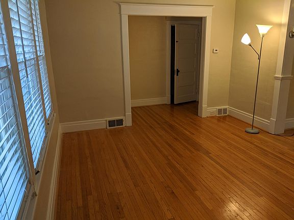 4th image of 32 Shoreham Pkwy