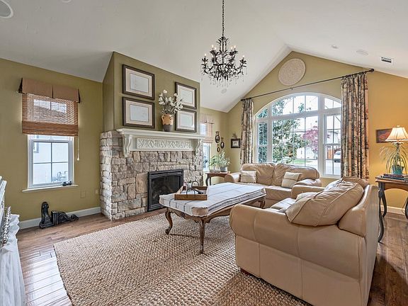 5th image of 1551 Edgewood Way