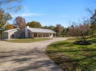 8820 Thixton Ln, Louisville, KY 40229