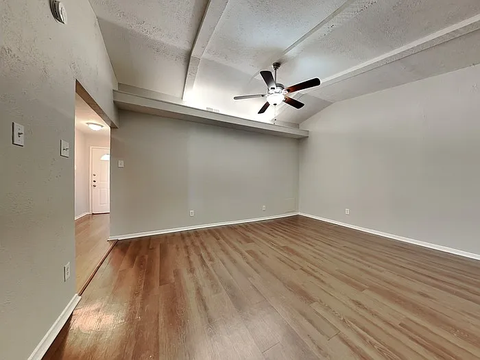 4 bed, 2.0 bath, 1516 sqft, $1,975 — Photo 4