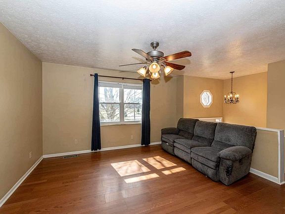 3rd image of 2620 Lesa Ln