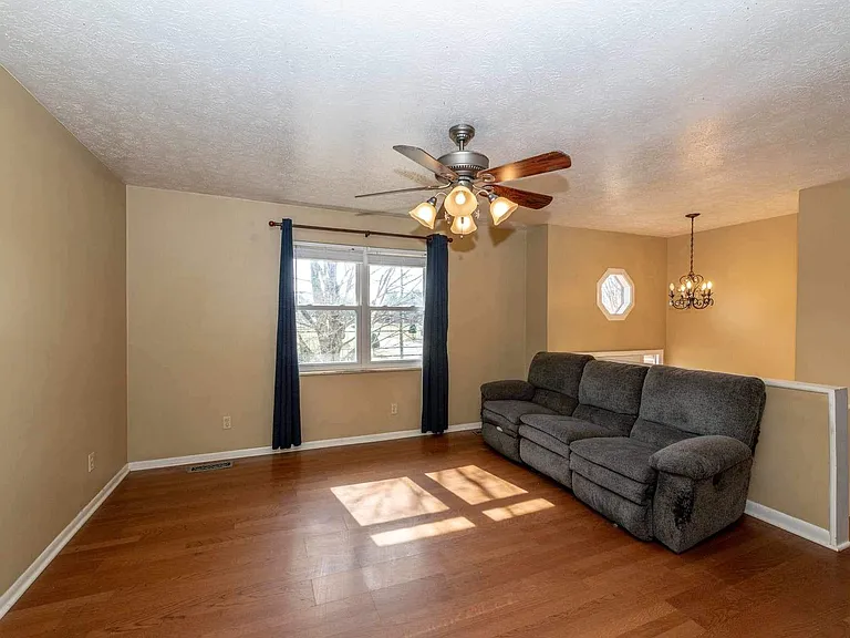 2620 Lesa Ln — Photo 3
