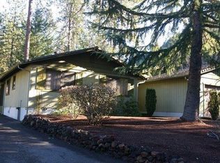 111 Rogue Manor Pl, Grants Pass, OR