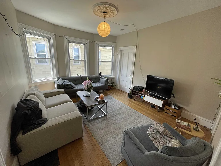 Cherry St — Photo 8
