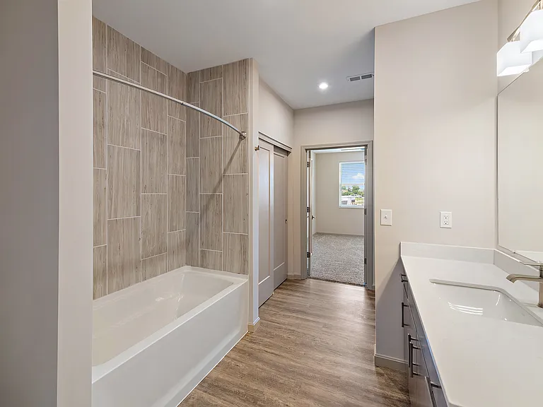 19Nineteen Promenade — Photo 113