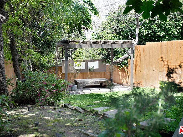 1337 Westerly Ter — Photo 32