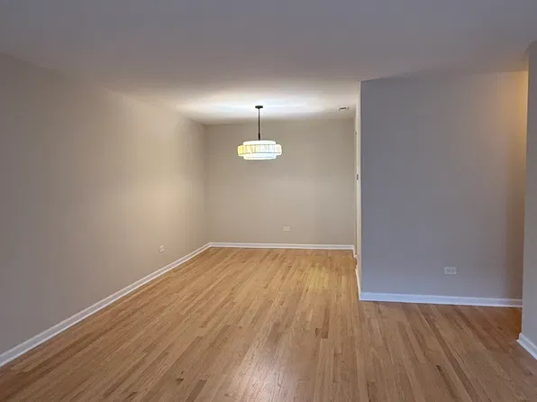 1018 Castilian Ct APT 104, Glenview, IL 60025