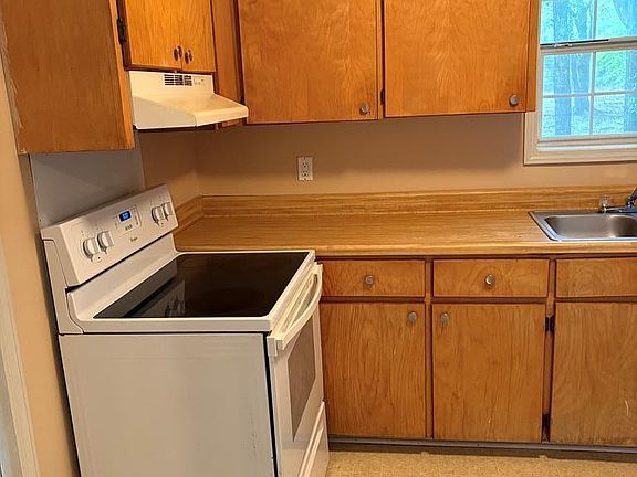 2nd image of 460 W College St