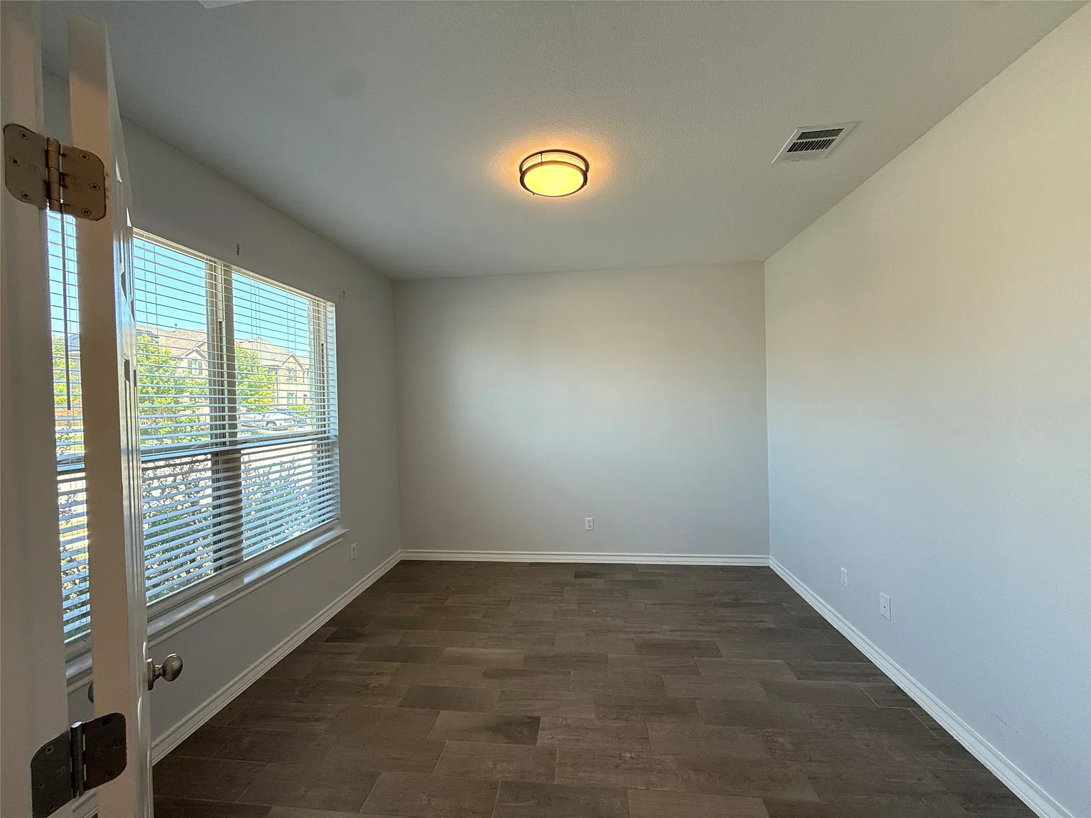 4 bed, 2.5 bath, 3200 sqft, $3,000 — Photo 4